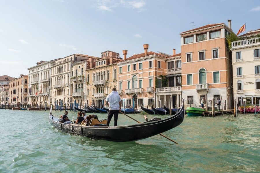 Venice: Shared Gondola Ride Across the Grand Canal - Best times and useful preparation
