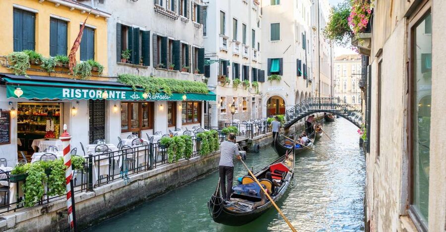 Venice: Shared Gondola Ride through the Lagoon City - The opening 10 minutes on the Grand Canal