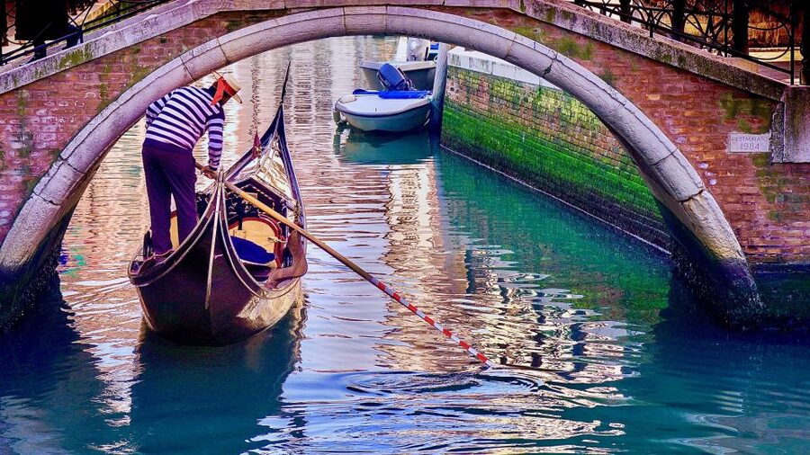 Venice: Shared Gondola Ride through the Lagoon City - What the 30-minute duration really means