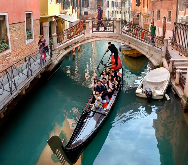 Venice: Shared Gondola Ride through the Lagoon City - Shared seating, group size, and the missing commentary