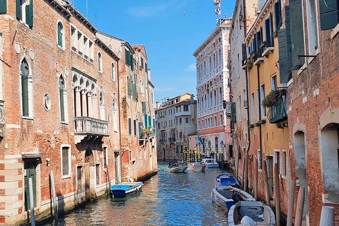 Venice Sightseeing Small Group Walking Tour with a Local Guide - What the guides add to the walk