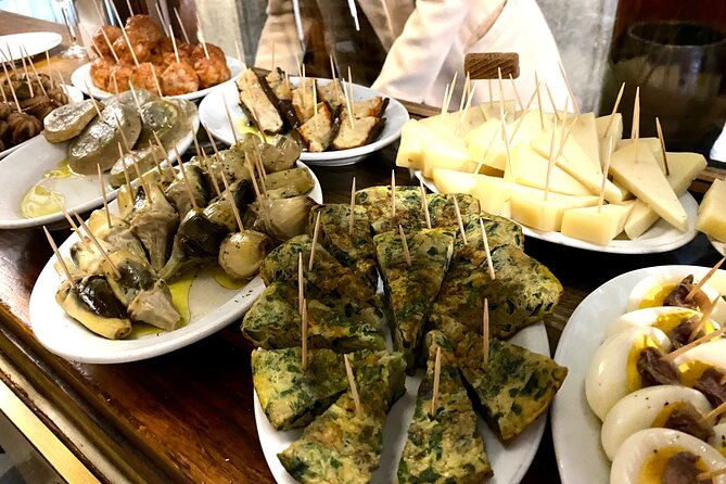 Venice Street Food Tour with Local Guide with Local Food Market Visit - The food stops: small bars, many flavors