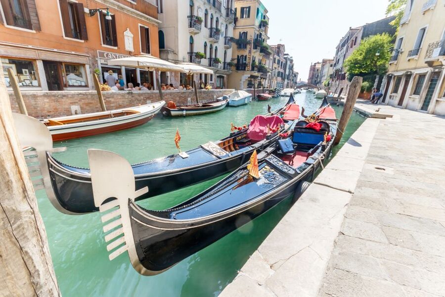 Venice: Traditional Shared Gondola Ride - A short run on the Grand Canal