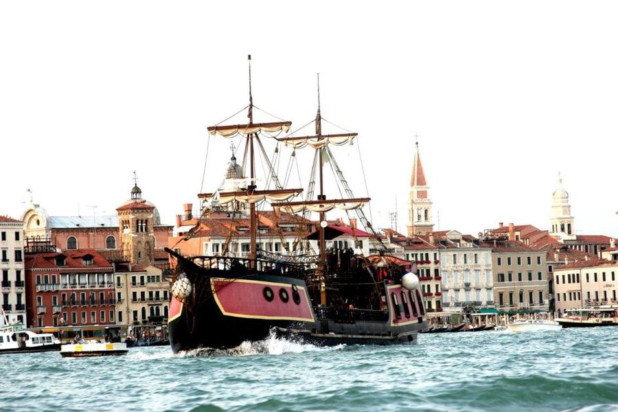 Venice: Venetian Lagoon Tour and Galleon Dinner - Murano, Burano, and the best outside views