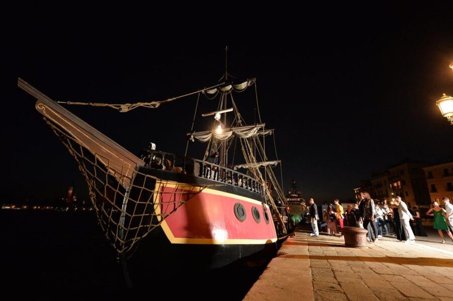 Venice: Venetian Lagoon Tour and Galleon Dinner - What the $124.61 price really covers