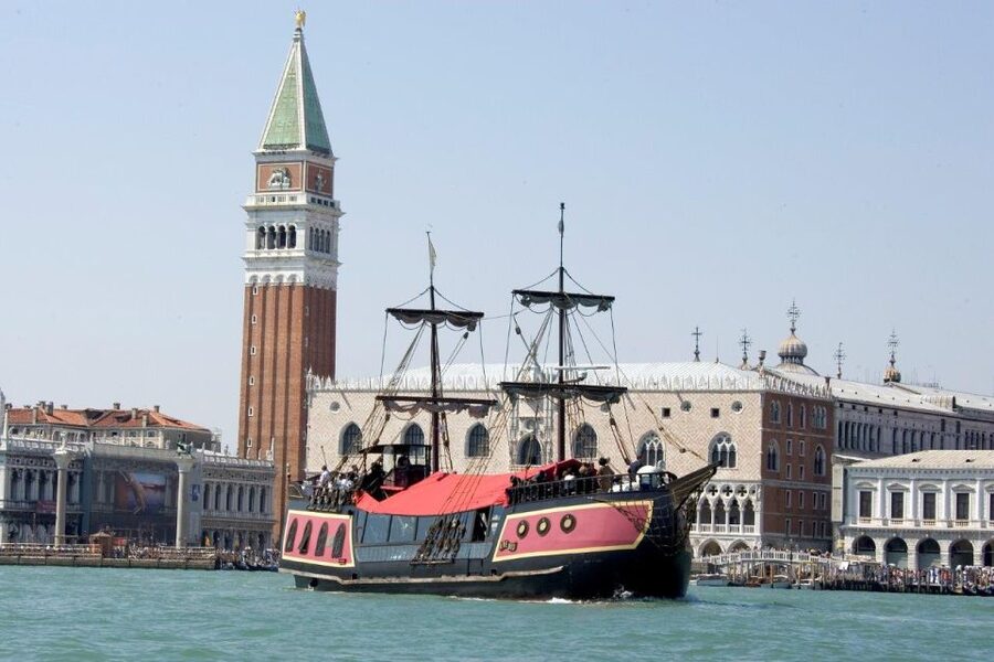 Venice: Venetian Lagoon Tour and Galleon Dinner - Who will enjoy this dinner cruise most