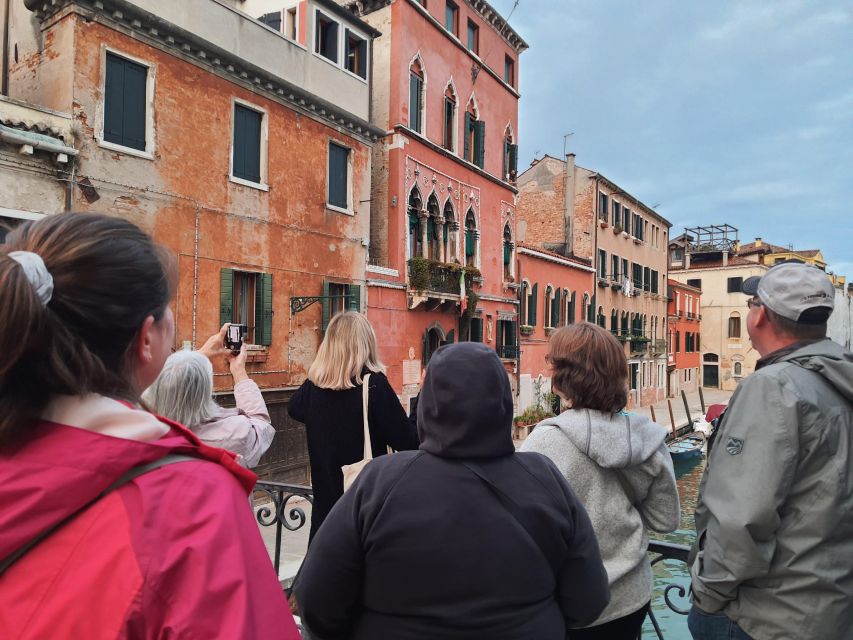 Venice: Walking Guided Tour of the City Must-See Sites - Cannaregio and the Jewish Ghetto connection