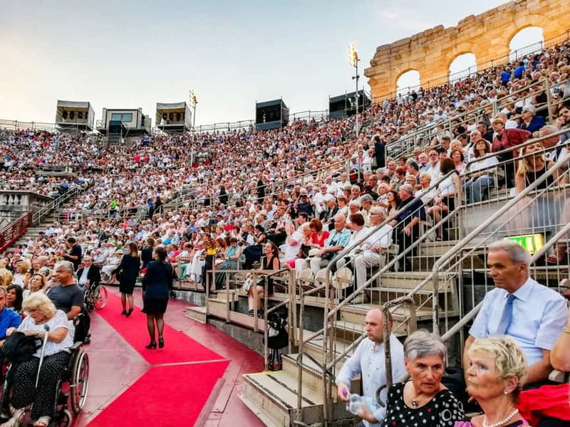 Verona: Arena di Verona Opera Ticket - The optional one-hour walk through Verona