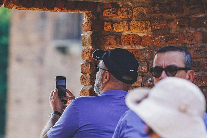Verona Highlights Walking Tour in Small-group - Juliet’s House and the line between legend and place