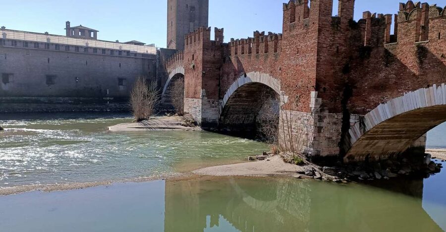 Verona: History and Hidden Gems Guided Walking Tour - Key details that shape the experience