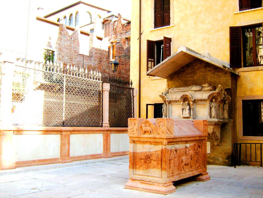 Verona: History and Hidden Gems Guided Walking Tour - From Roman walls to Porta Borsari