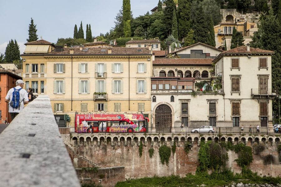 Verona: Hop-on Hop-off Tour 24 or 48-Hour Ticket - The red route covers Verona’s main historic spine