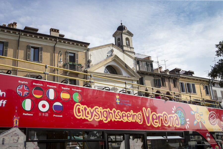 Verona: Hop-on Hop-off Tour 24 or 48-Hour Ticket - The blue route is the more scenic ride