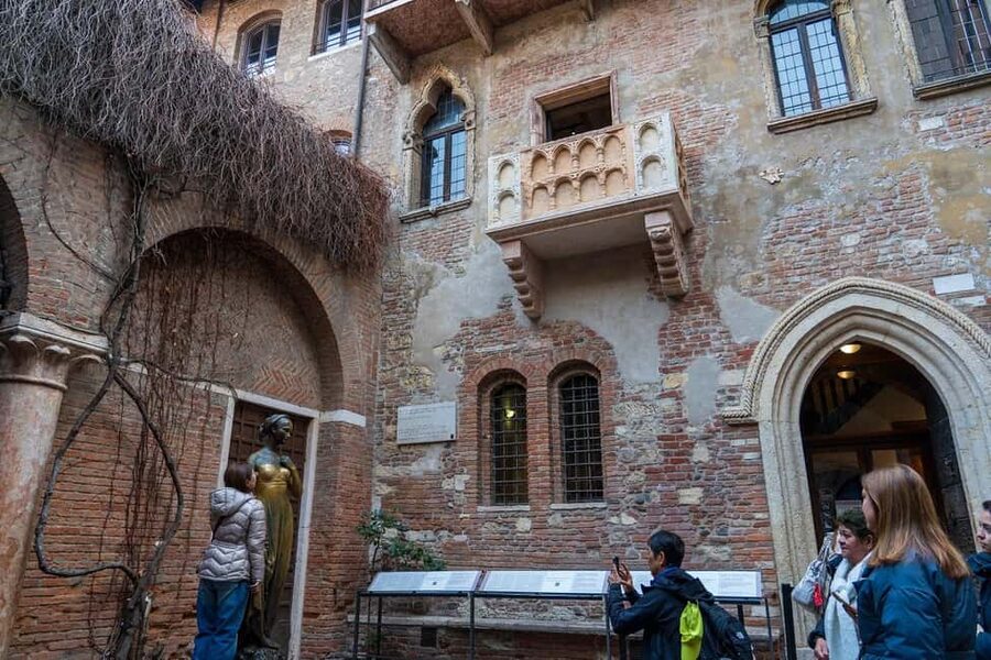 Verona: Small Group Guided Walking Tour with Arena Tickets - Juliet’s House, Romeo’s House, and the useful truth about the legend