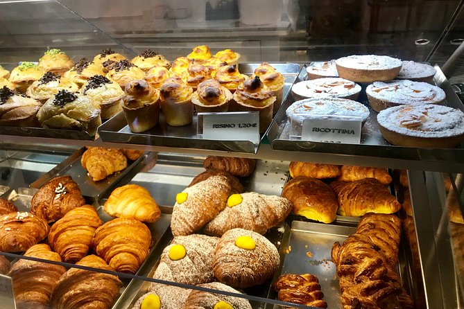 Verona walking tour:food, wine, legends, lunch/dinner & cable car - Juliet’s balcony is a brief but useful stop